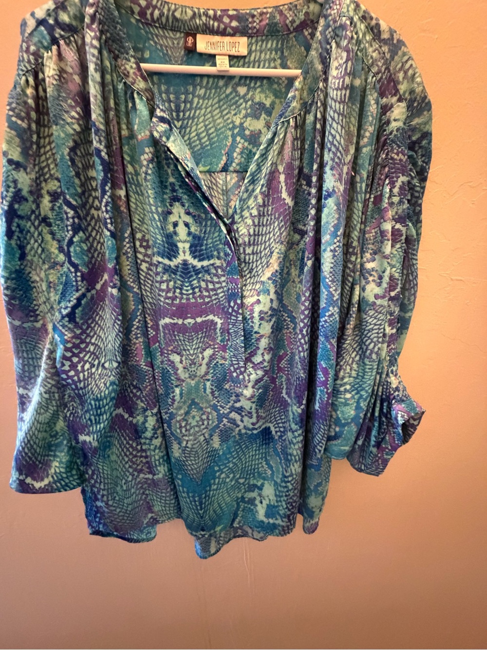 Jennifer Lopez Blue Teal Purple Snake-Print V-Neck Blouse Size 2X.   Inv# 2